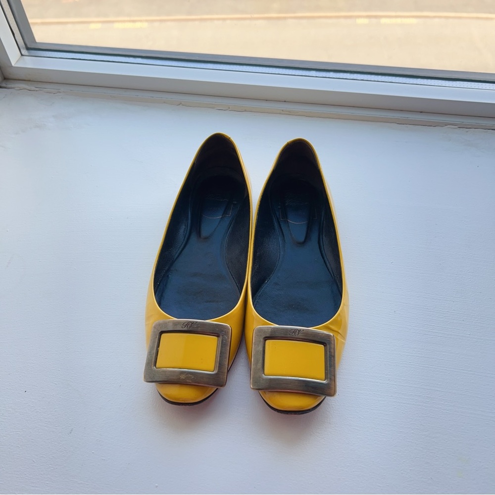 Authentic Roger Vivier Patent Leather Ballet Flats Size EU37